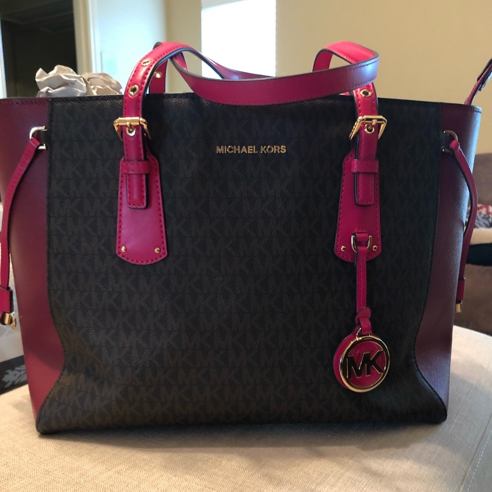 MK PURSE